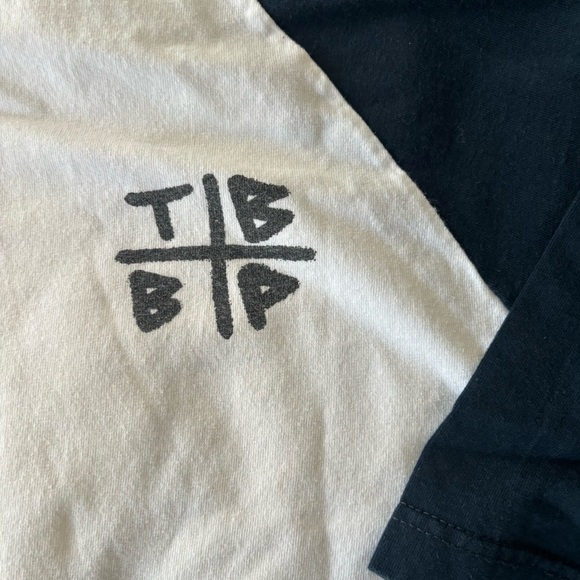 ๐น๐ Vtg LAKAI x The Trunk Boyz Raglan T-shirt Size MEDIUM ๐น๐ - Picture 3 of 10